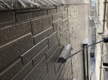 外壁塗装（上塗り）の様子２