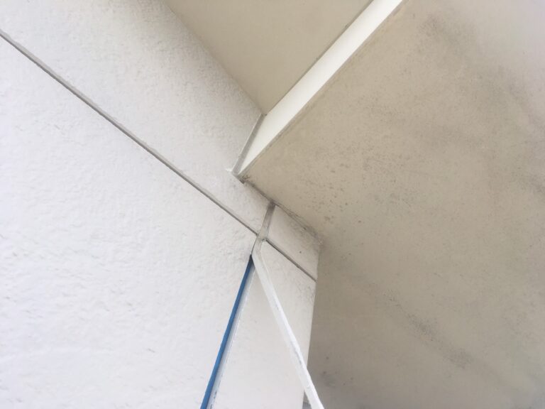 既存シール材のカットと撤去