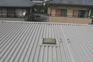 【三重県名張市】屋根塗装｜失敗しやすい塩ビ鋼板の折半屋根の塗り替えリフォーム