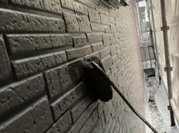 外壁塗装（中塗り）の様子１