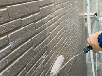 外壁塗装（上塗り）の様子１