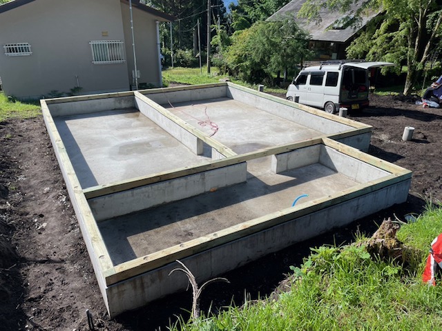 土台伏せ作業の様子