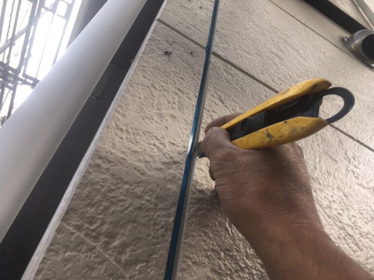 既存シール材のカットと撤去