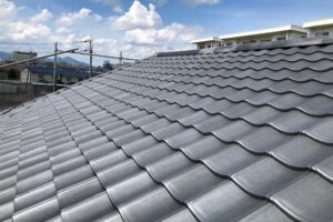 【名張市】屋根葺き替え工事｜「妻に安心な家を残す」軽量瓦ルーガへ