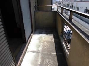 奈良県桜井市　雨漏り修理でベランダ床をFRP防水工事