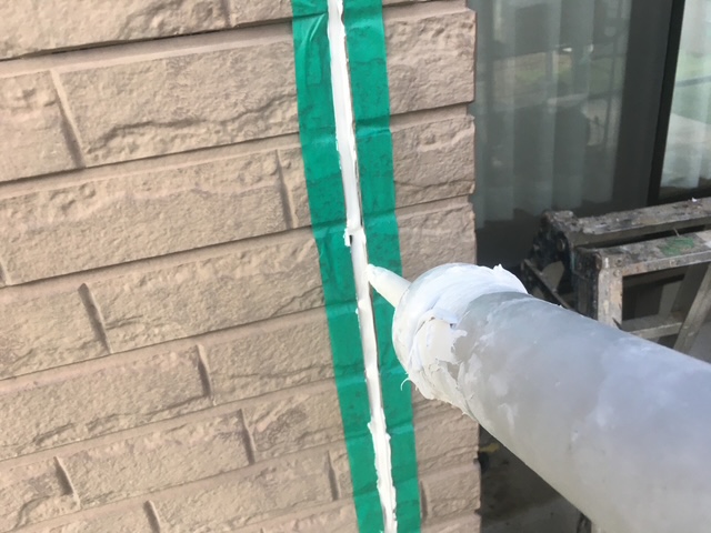 宇陀市 外壁塗装 オートンイクシード 充填作業 コーキングガン