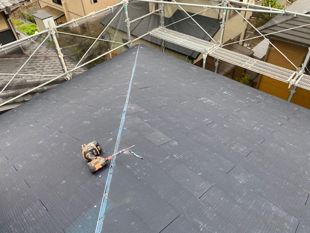 施工中のコロニアルグラッサ屋根