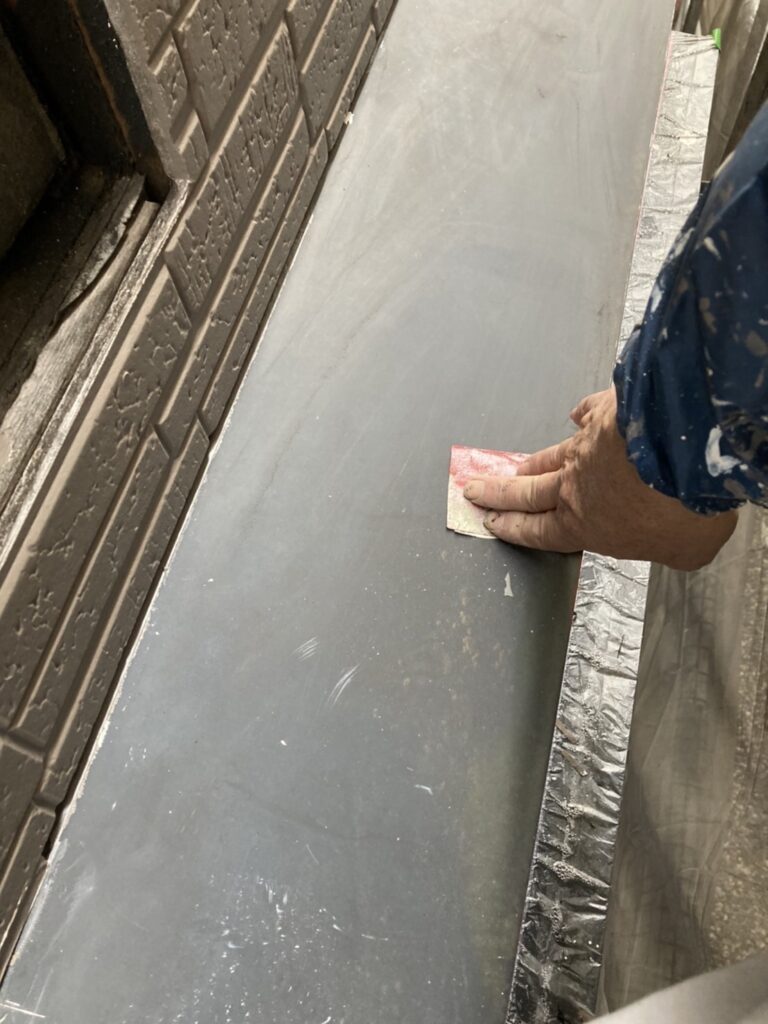 庇のケレン作業(表面処理)