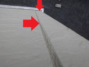 三重県名張市雨漏り調査 幕板（モール）とサイディング壁の際3