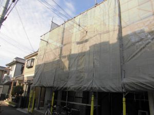橿原市　サイディング壁とスレート屋根塗装前の洗浄と養生