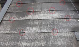 奈良県橿原市　スレート屋根に縁きり材タスペーサーを入れる3
