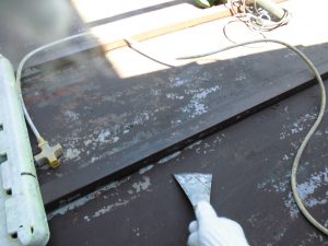 トタン屋根塗装　皮スキ