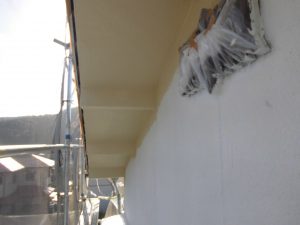 宇陀市　モルタル外壁に下塗り材の水性ソフトサーフを塗る4