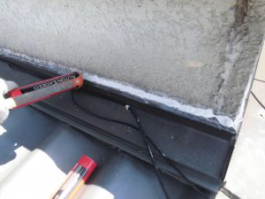 三重県名張市　外壁修理　シーリング材を充填
