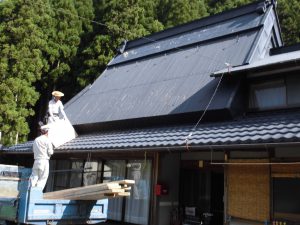 奈良県宇陀市　屋根重ね葺き　足場造作