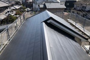 【奈良県橿原市】屋根リフォーム｜今のスレート屋根にガルバリウム鋼板を重ねるカバー工法リフォーム