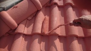 名張市　夏には遮熱、冬には断熱効果のガイナを屋根塗装