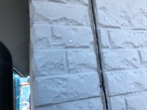 桜井市　30年長持ちするコーキング材で外壁を修理