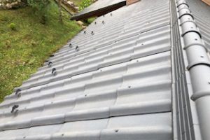 奈良県吉野郡　耐用年数20年のガイナを屋根瓦に塗装