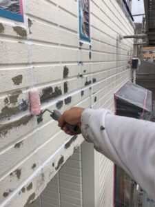 塗装1回目：下塗り（カチオンシーラー）｜外壁塗装 奈良県宇陀市