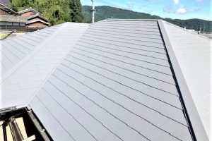 名張市　スレート屋根に20年持つガイナで屋根を塗り替え