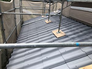 奈良県吉野郡　遮熱と断熱効果のあるガイナを屋根に塗装