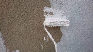 橿原市　外壁にひび割れしにくく密着性が高まる下塗り塗装