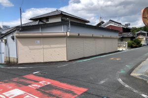 奈良県橿原市　安くて長持ちするシリコン塗料で車庫を塗装