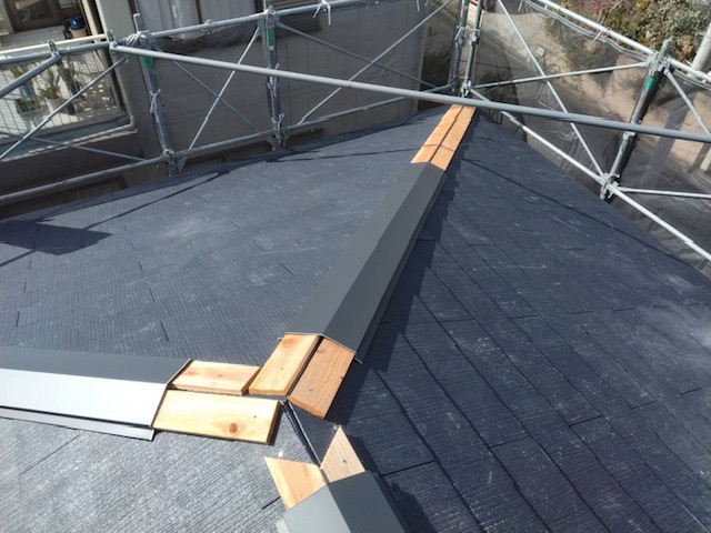 棟板金の下地(貫板)設置