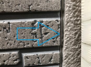 伊賀市 屋根リフォーム前の現地調査 サイディング壁の目地・シーリングに隙間