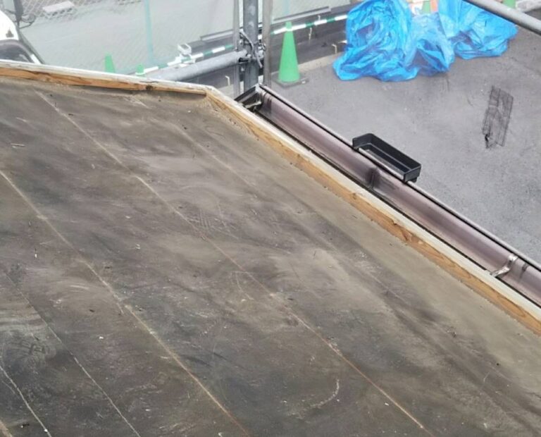 名張市S様の屋根工事の続き セメント瓦捲った後