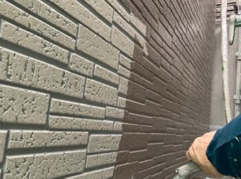 外壁塗装（中塗り）の様子２