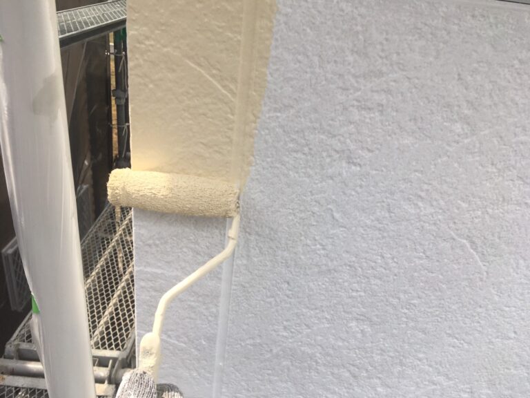 伊賀市I様邸 外壁塗装 中塗り コーナー部分の施工