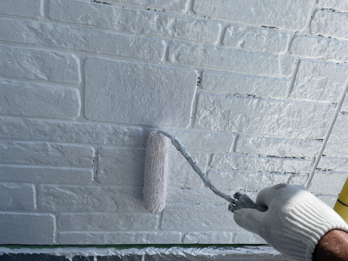 伊賀市S様邸 外壁下塗り施工の様子