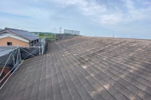 【伊賀市】屋根カバー工法|雨漏りを横暖ルーフSの重ね張りで解消・軽量金属屋根