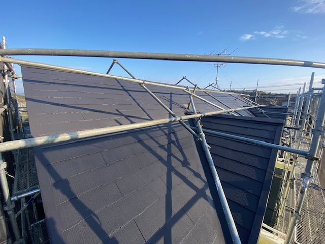 名張市S様邸 屋根塗装完成 足場あり全景