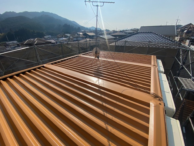 施工後｜ナノルーフ20で艶やかなオレンジブラウンに仕上がった屋根